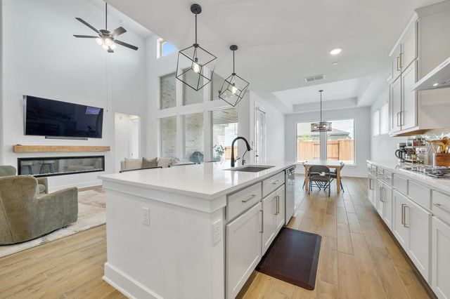 6220 Hilltop Plateau DR, Austin, TX 78738
