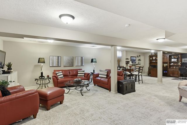15607 Edna Circle, Omaha, NE 68136