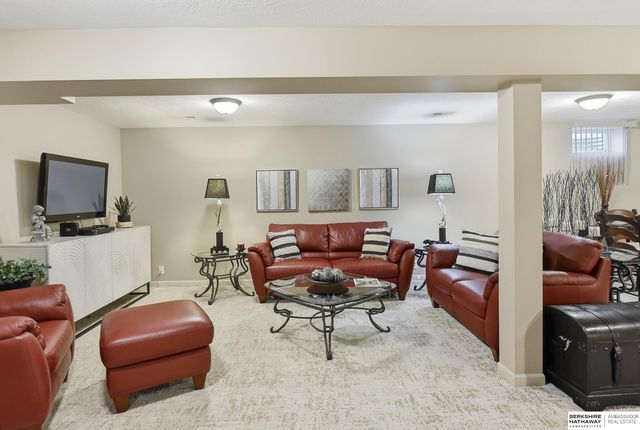 15607 Edna Circle, Omaha, NE 68136