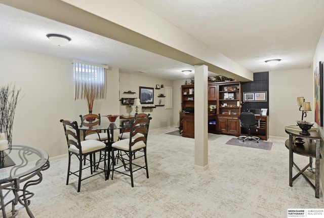 15607 Edna Circle, Omaha, NE 68136