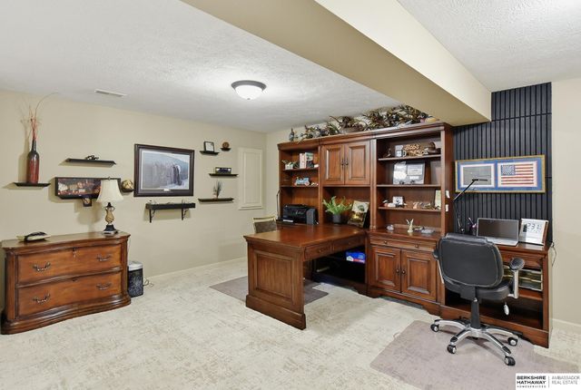 15607 Edna Circle, Omaha, NE 68136