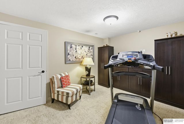 15607 Edna Circle, Omaha, NE 68136