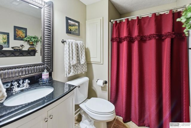 15607 Edna Circle, Omaha, NE 68136