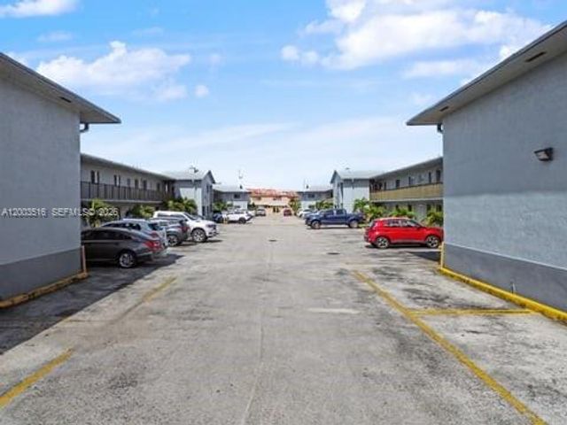 6121 W 24th Ave 211, Hialeah, FL 33016