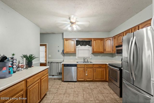 6314 Mt Everest Dr, Louisville, KY 40216