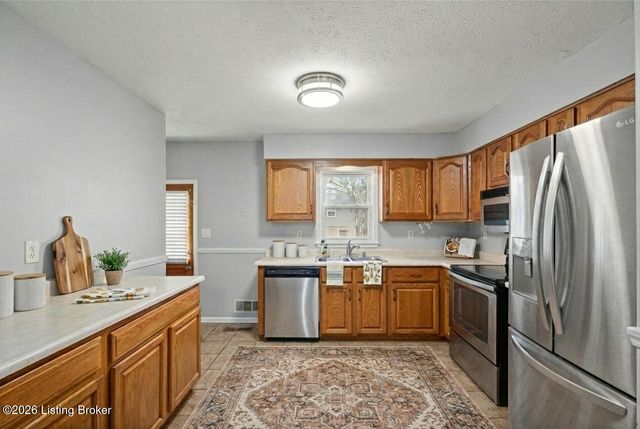 6314 Mt Everest Dr, Louisville, KY 40216