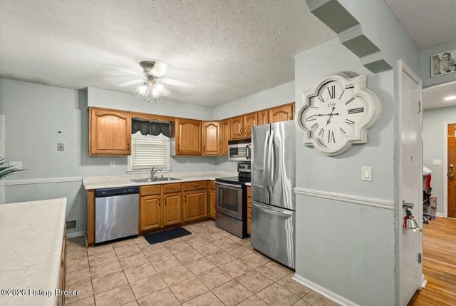 6314 Mt Everest Dr, Louisville, KY 40216