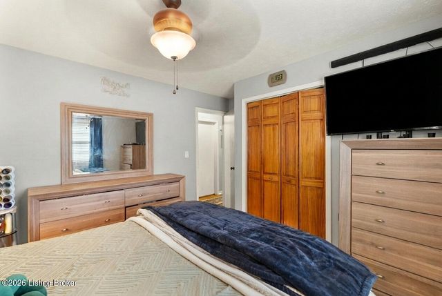 6314 Mt Everest Dr, Louisville, KY 40216