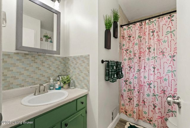 6314 Mt Everest Dr, Louisville, KY 40216