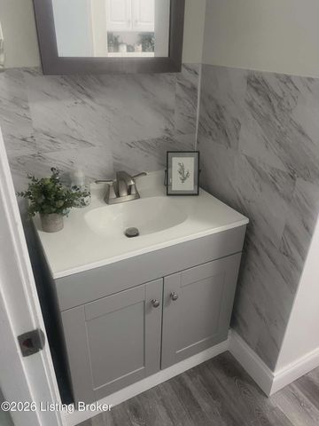 6314 Mt Everest Dr, Louisville, KY 40216