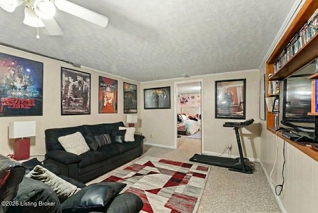 6314 Mt Everest Dr, Louisville, KY 40216