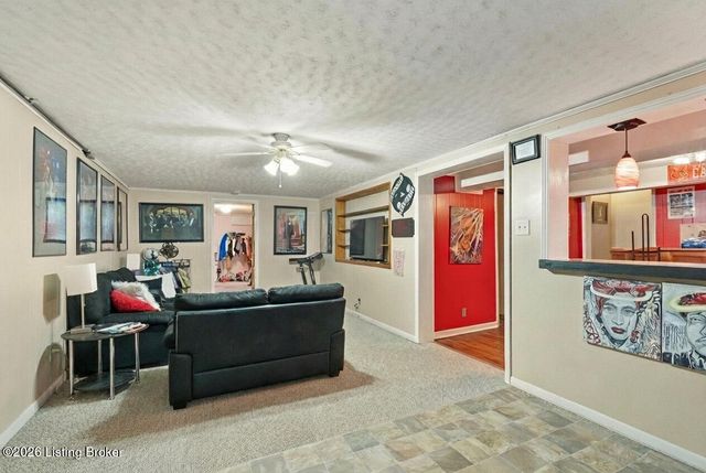 6314 Mt Everest Dr, Louisville, KY 40216