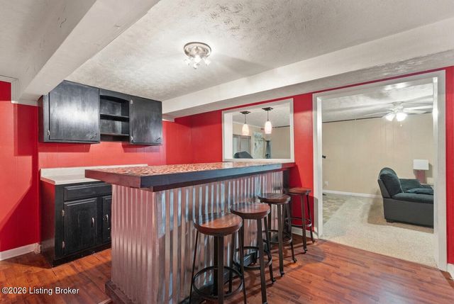 6314 Mt Everest Dr, Louisville, KY 40216