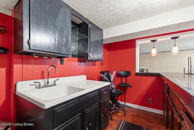 6314 Mt Everest Dr, Louisville, KY 40216