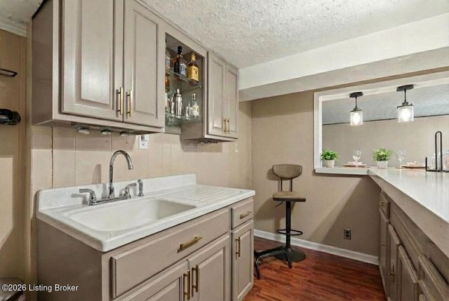 6314 Mt Everest Dr, Louisville, KY 40216