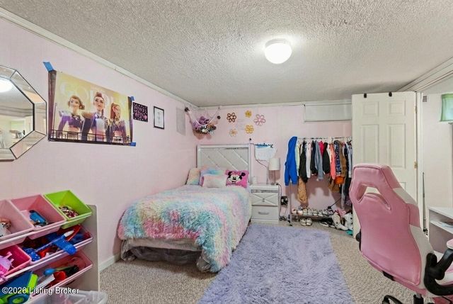 6314 Mt Everest Dr, Louisville, KY 40216