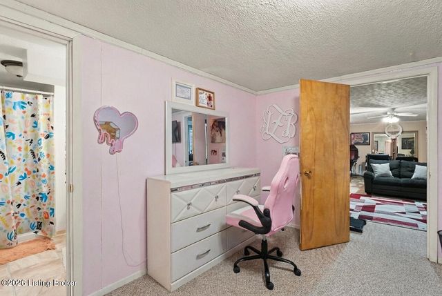 6314 Mt Everest Dr, Louisville, KY 40216