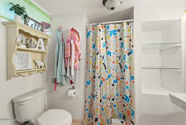 6314 Mt Everest Dr, Louisville, KY 40216