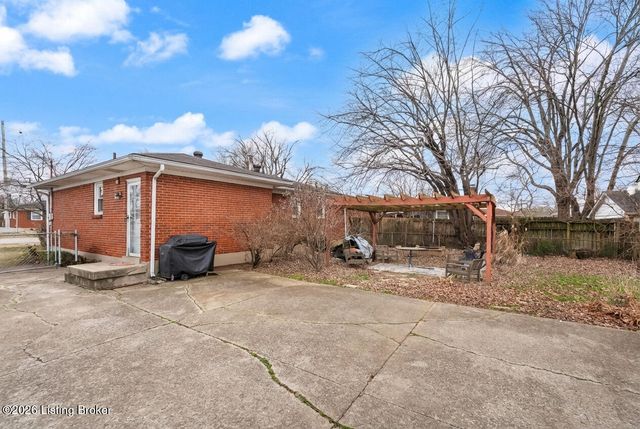 6314 Mt Everest Dr, Louisville, KY 40216