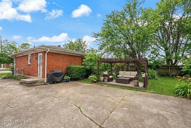 6314 Mt Everest Dr, Louisville, KY 40216