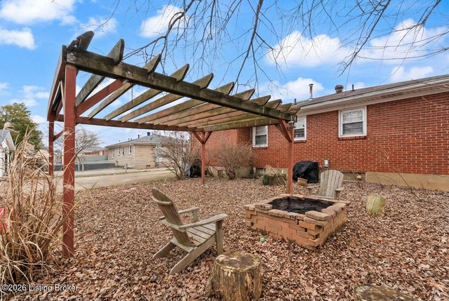 6314 Mt Everest Dr, Louisville, KY 40216