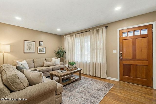 6314 Mt Everest Dr, Louisville, KY 40216