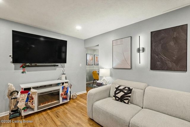 6314 Mt Everest Dr, Louisville, KY 40216