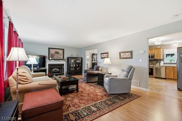 10 Mountainside Dr, Andover Twp., NJ 07860
