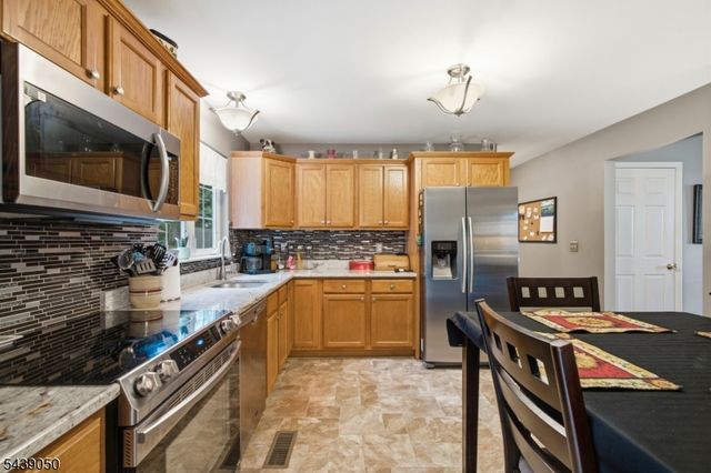 10 Mountainside Dr, Andover Twp., NJ 07860