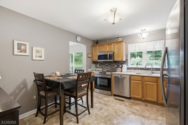 10 Mountainside Dr, Andover Twp., NJ 07860