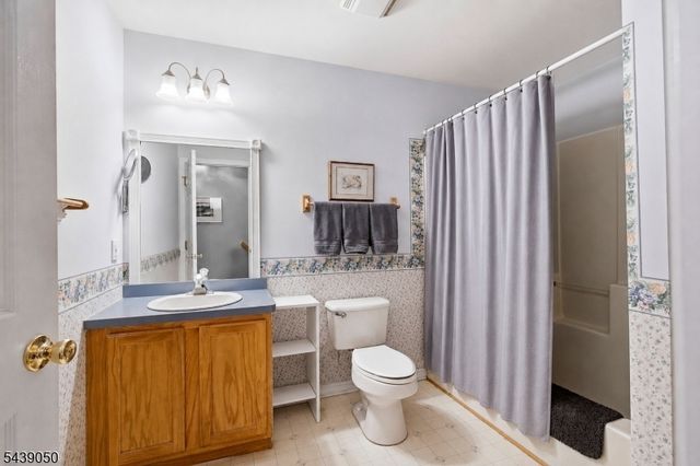 10 Mountainside Dr, Andover Twp., NJ 07860