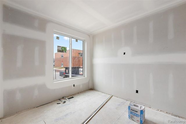 449 E Oakridge Street, Ferndale, MI 48220