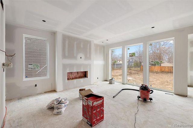 449 E Oakridge Street, Ferndale, MI 48220