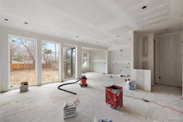 449 E Oakridge Street, Ferndale, MI 48220