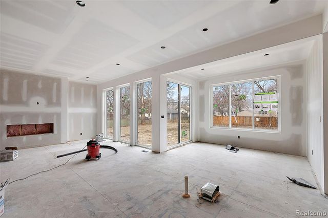 449 E Oakridge Street, Ferndale, MI 48220