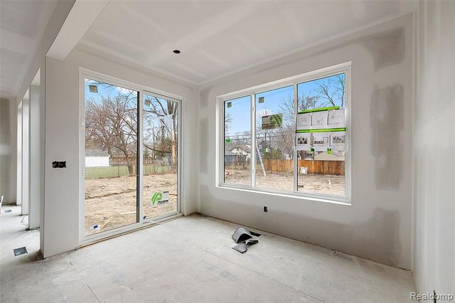 449 E Oakridge Street, Ferndale, MI 48220