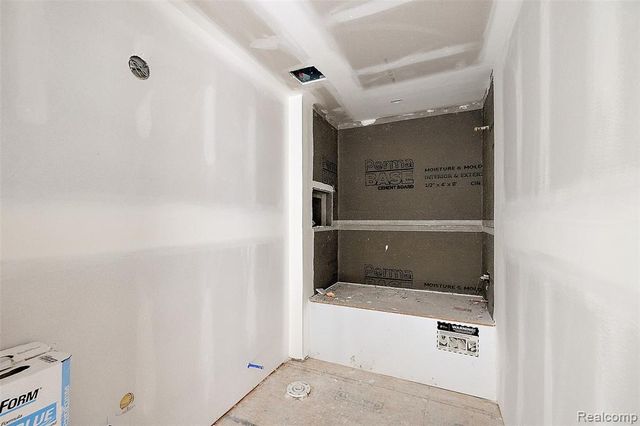 449 E Oakridge Street, Ferndale, MI 48220