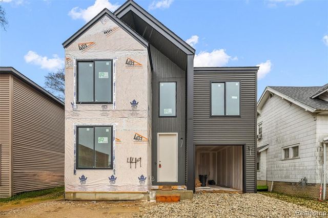 449 E Oakridge Street, Ferndale, MI 48220