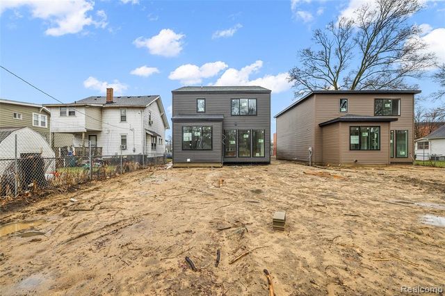 449 E Oakridge Street, Ferndale, MI 48220