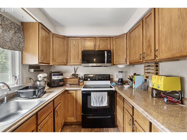 3810 ELMIRA Rd, Eugene, OR 97402