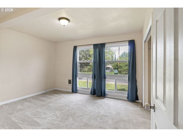 3810 ELMIRA Rd, Eugene, OR 97402