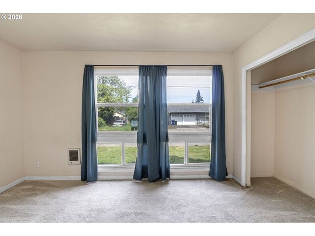 3810 ELMIRA Rd, Eugene, OR 97402