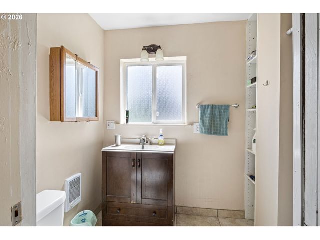 3810 ELMIRA Rd, Eugene, OR 97402