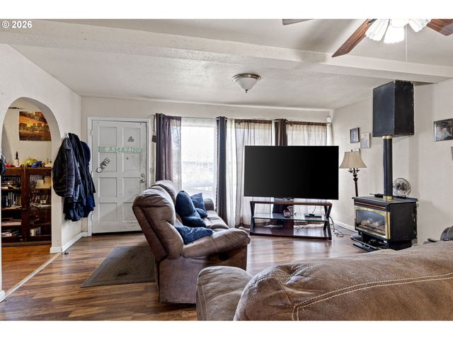 3810 ELMIRA Rd, Eugene, OR 97402