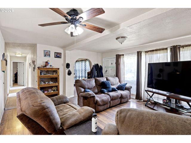 3810 ELMIRA Rd, Eugene, OR 97402