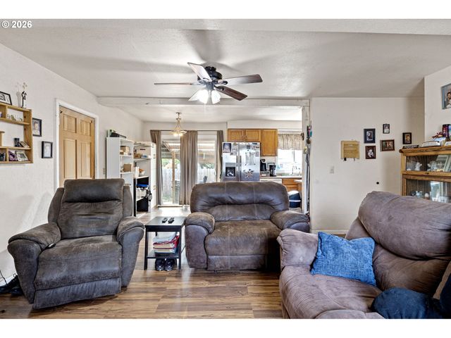 3810 ELMIRA Rd, Eugene, OR 97402