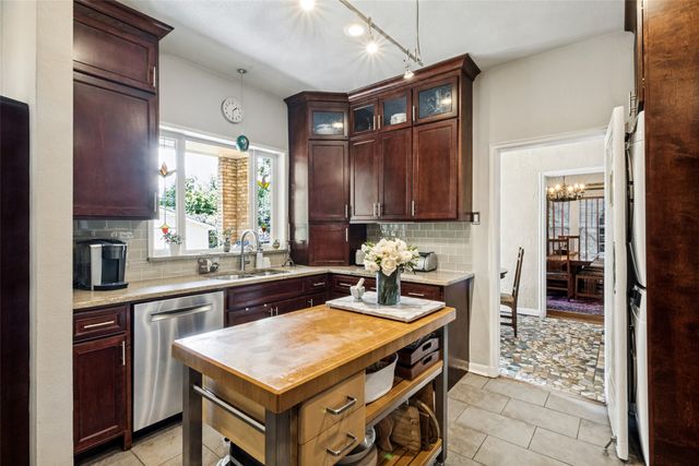 6936 Lakeshore Drive, Dallas, TX 75214