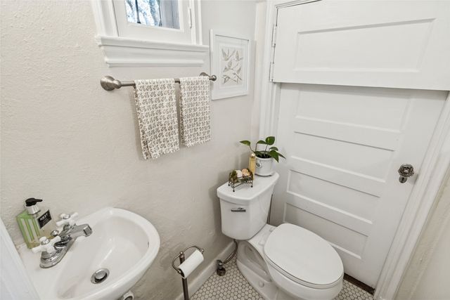 6936 Lakeshore Drive, Dallas, TX 75214