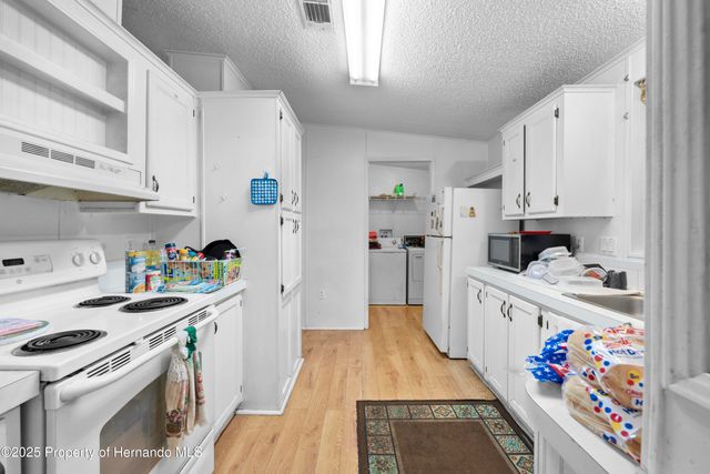10232 Woodland Drive, Hudson, FL 34669