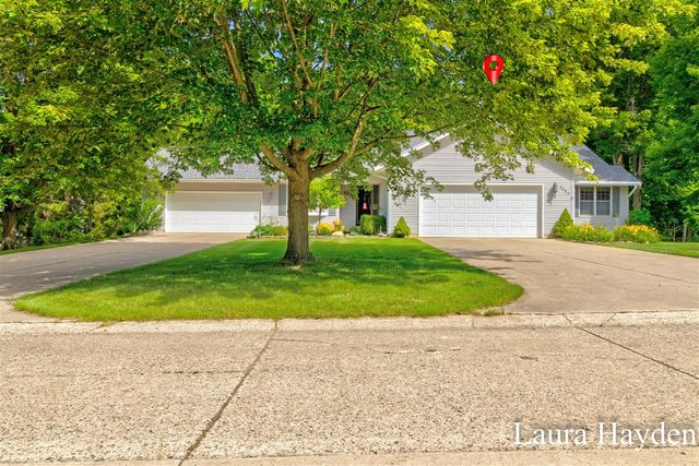 6880 Beechwood Drive, Saranac, MI 48881